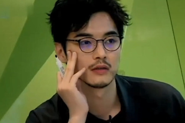 金世佳相亲式自我介绍,宋轶一脸懵逼,网友:情