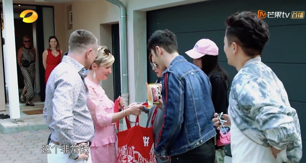 《中餐厅2》王俊凯白举纲休息打盹 赵薇舒淇用