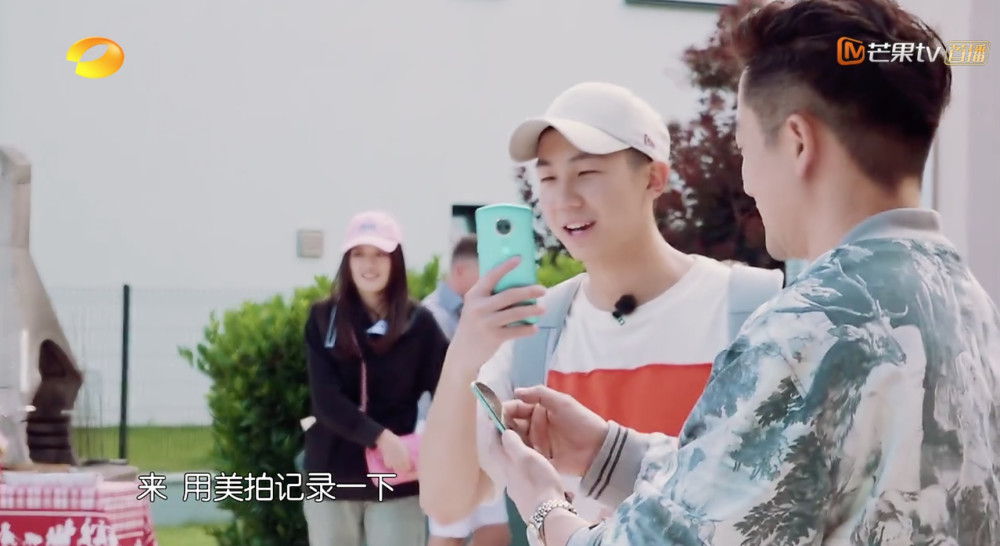 《中餐厅2》王俊凯白举纲休息打盹 赵薇舒淇用