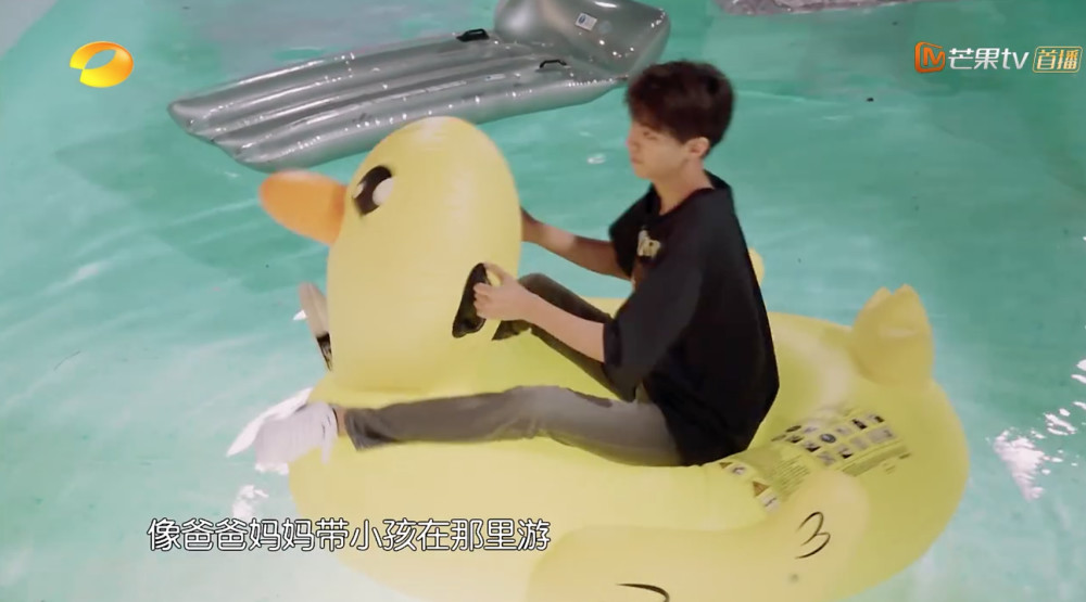 《中餐厅2》王俊凯白举纲休息打盹 赵薇舒淇用