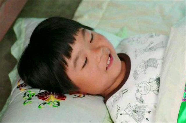 还记得饰演三样的王天泽吗?虽然年纪不大,但已经是个老戏骨了