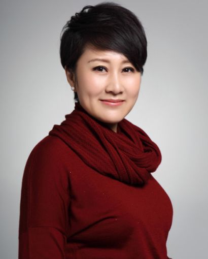 因演"刘慧芳"走红,当红时低调嫁给作家,如今女儿比她还优秀