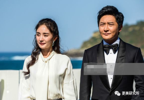 杨幂外网图崩成40岁大婶,到底是原图还是被恶