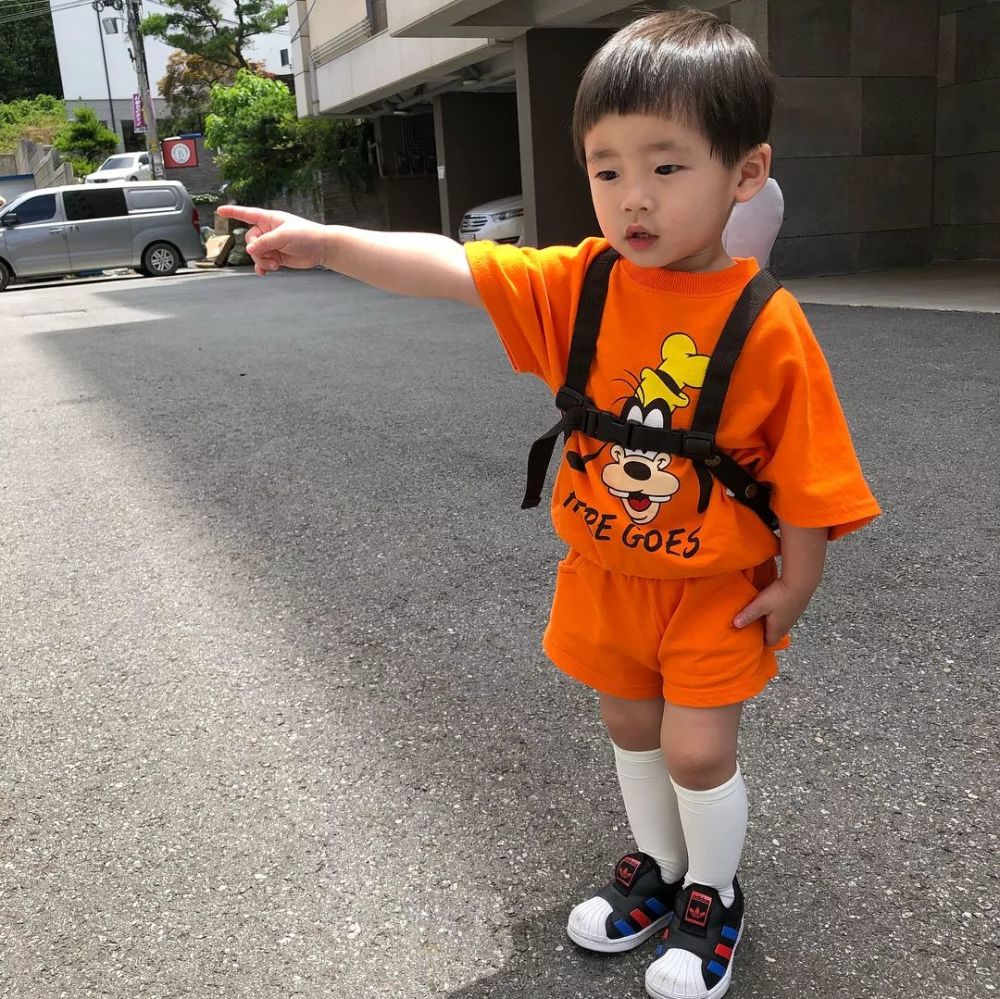 儿童防走失绳像遛狗?定位手表、报警器、防走