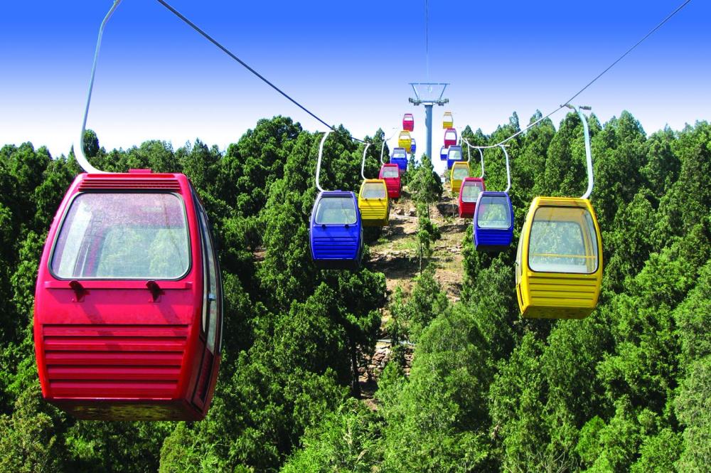 八大处十一期间石景山居民坐索滑道买一赠一