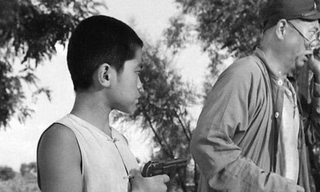 80后童年的回忆9部经典爱国主义黑白电影你能认出几个