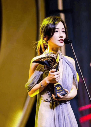 斗鱼盛典被称为女主播的"照妖镜",盛典后阿冷铁粉全转为黑粉