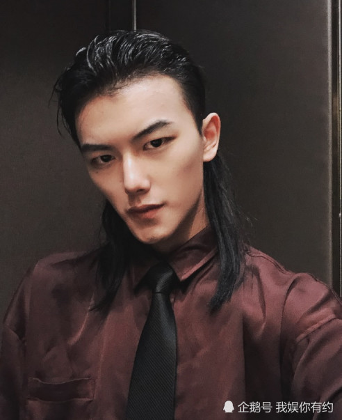 付守东走在路上又没被人认出,网友:已经过气了?