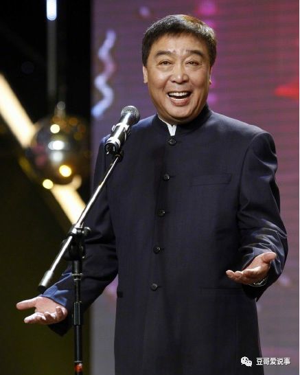 他的徒弟,干儿子刘彤,王敏,邹德江,陈寒柏等人纷纷赶过去给他祝寿.