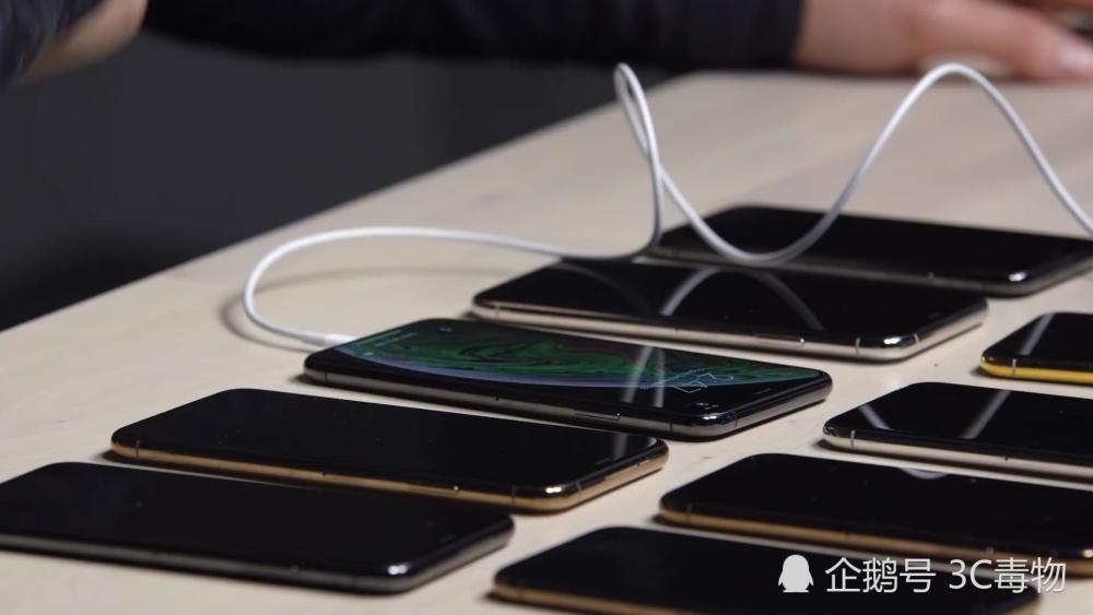 iPhoneXS被曝充电重大问题 苹果主页投诉数量