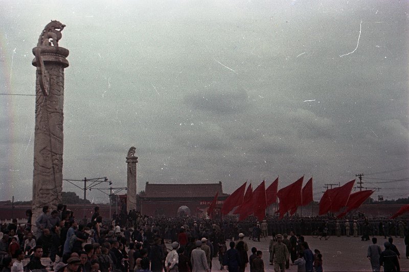 1949年10月1日開國大典最美景緻:人海中無數五星紅旗飄揚