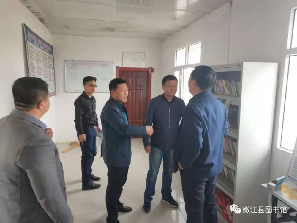 嫩江县图书馆到白云乡调研农家书屋建设工作
