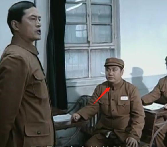 亮剑26集中李云龙在课堂上捣乱这位发言的学员竟是总导演