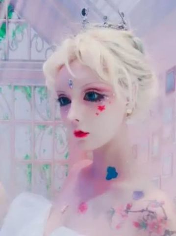 迪丽拉化身"美人鱼",却遭摄影师"吃豆腐",网友:真香警告!