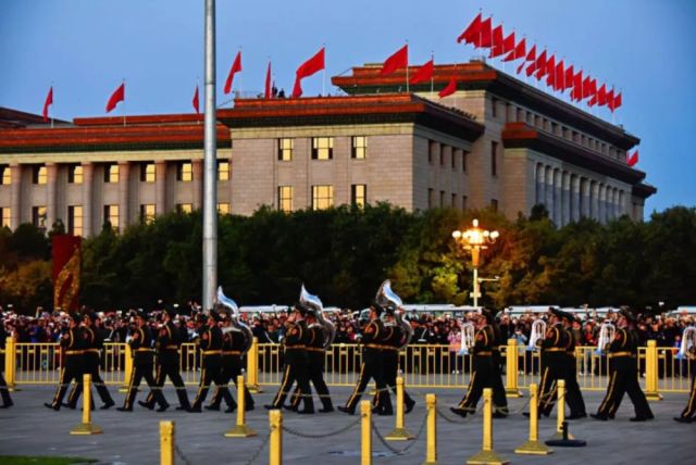 激动人心的视频!国庆节天安门升旗仪式完整版