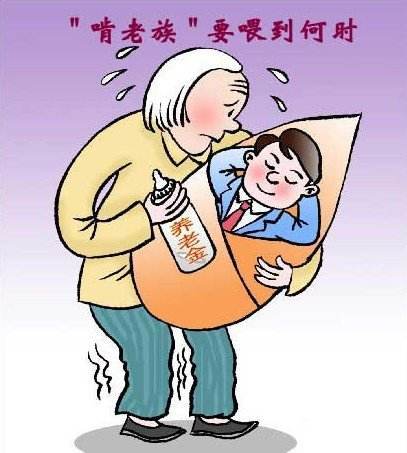 儿子街头暴打母亲,中国式巨婴到底有多可怕?