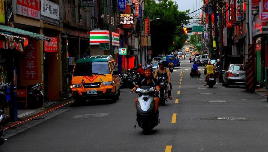 台湾省又闹一笑话,认为大陆发展落后,当地人说