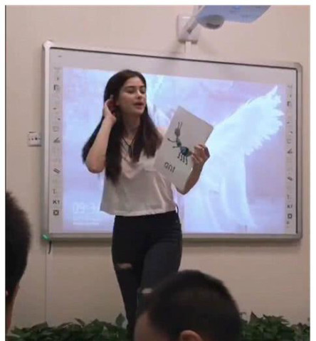 女幼师因长得太漂亮而走红,网友:我要重新去读