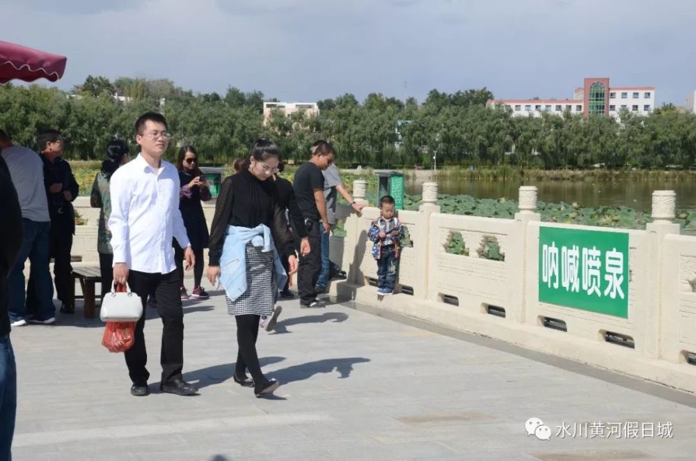 就喷!水川湿地公园呐喊喷泉,出去玩还要拼音量