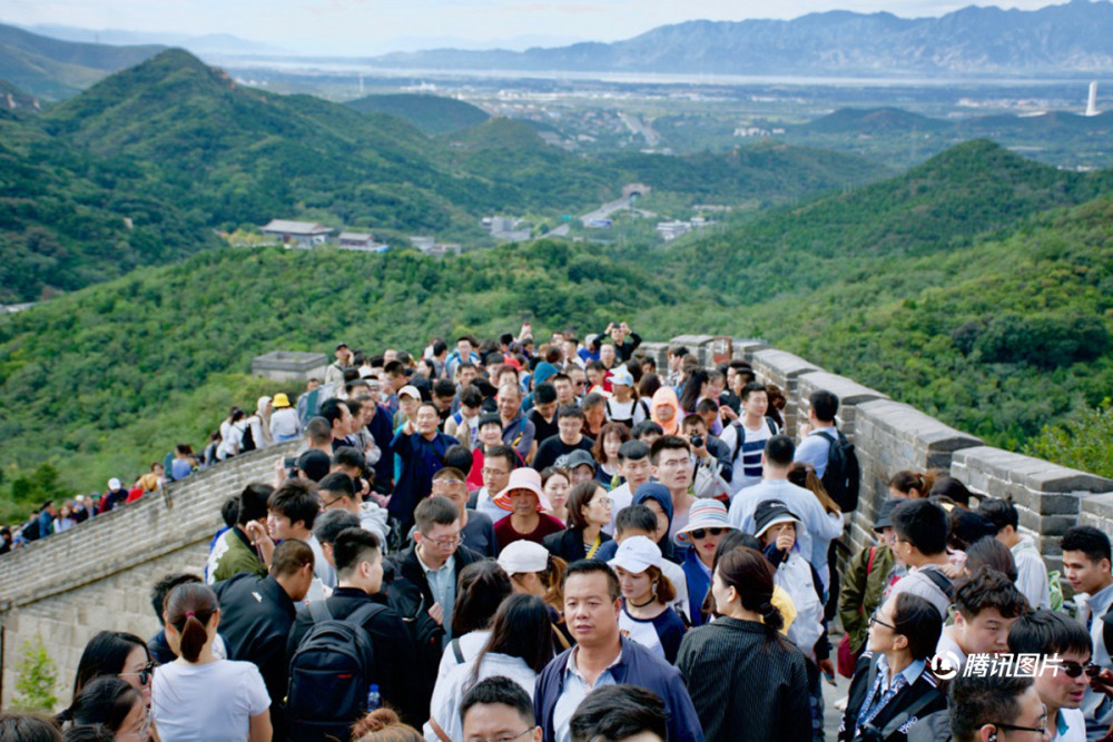 今天的八達嶺長城長啥樣?擠!索道排隊1個半小時