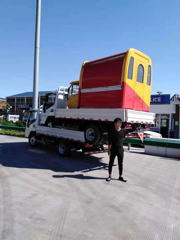 如同杂技道具安阳高速上货车背货车车上还有一座楼