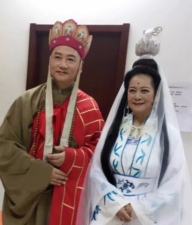 75岁观音左大玢近照曝光面容慈祥端庄典雅这才是最美女神