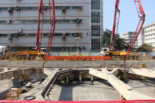 再传捷报!铁建南方深铁10号线雪象站顺利封顶