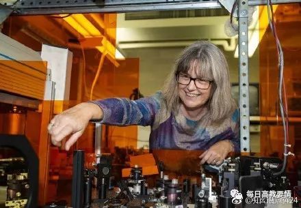 诺奖得主竟只是副教授,BBC鸣不平,她一篇文章