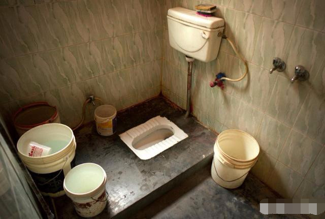 你知道为什么印度人上厕所用左手知道真相后网友表示自愧不如