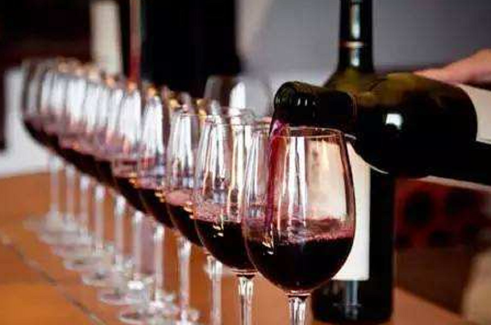 自制葡萄酒原来这么简单,放几年都不会坏,比买