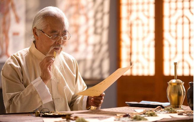 中醫(yī)養(yǎng)生知識——中醫(yī)艾灸、刮痧、拔罐三者到底有何不同?(圖1)