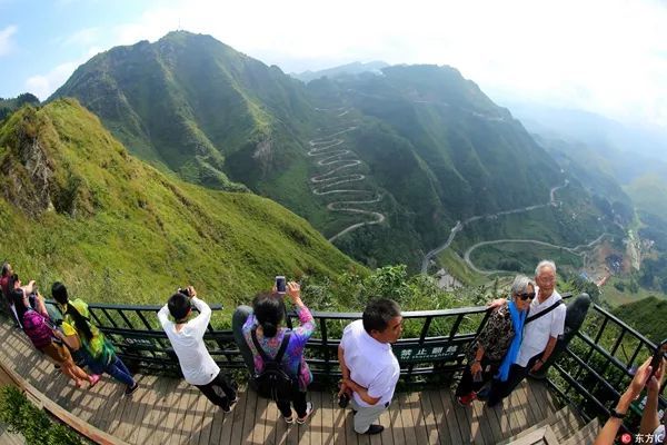国庆这几天!遵义会议会址火爆了!排队排到步行