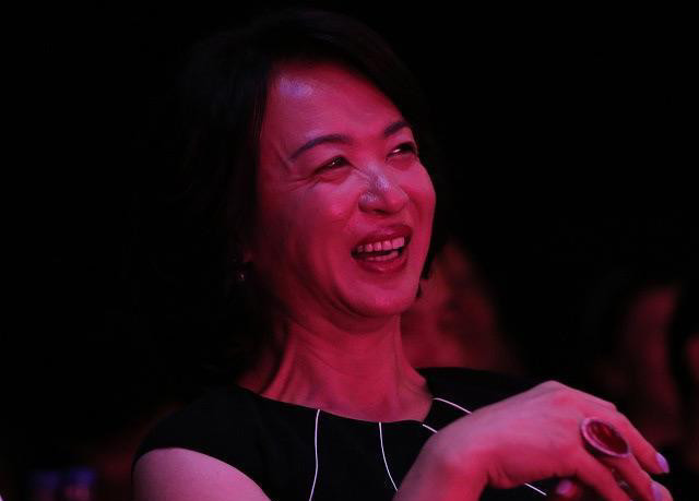 金星停止服药,被爆出容貌大变样!网友:变回男生了!