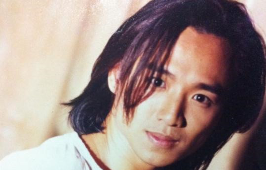 提起来蕉皮朱永棠,他年轻的时候可是一位花美男,很多媒体报道说朱永棠