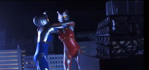 毁童年!女奥特曼与怪兽的战斗不堪入目,网友却