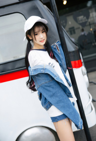 杨清柠又变脸一天一个样,图四太"惊悚"!网友:用力过猛了?