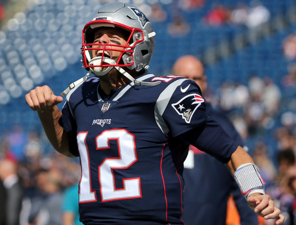 4. 布雷迪与近端锋罗布-格隆考斯基共完成过76次达阵连线.