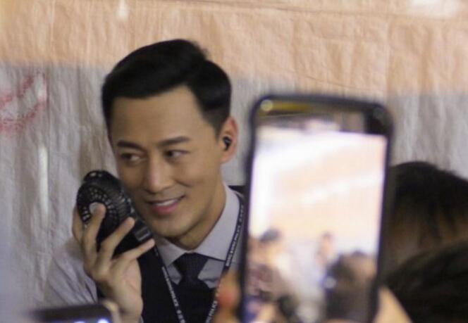 林峰在香港拍新电影,封锁街头上演警匪追逐战