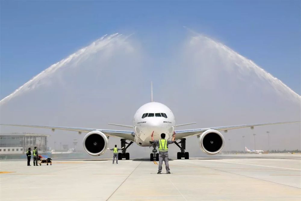 纪念改革开放40周年·宁夏机场新时代整装出