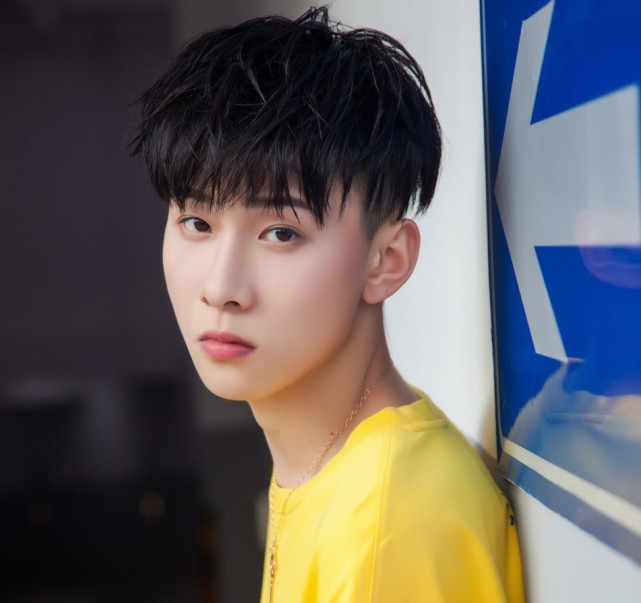 王乐乐更新微博妆容"妖艳",一句话引网友怒赞:太有自知之明!