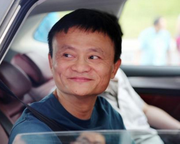 马云父母旧照曝光,爸妈颜值逆天,网友:你完美避