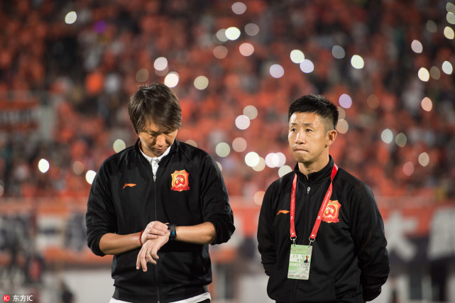 直击武汉冲超现场:男儿泪汉军魂 五年等待化作