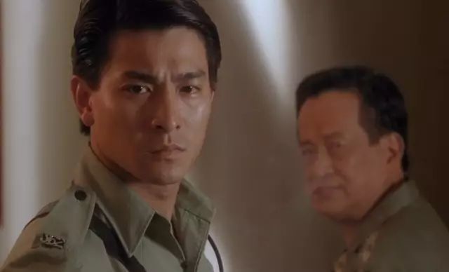 唐伯虎点秋香|《唐伯虎点秋香》：为什么武状元要9527，把烤鸡左腿统统留给他？