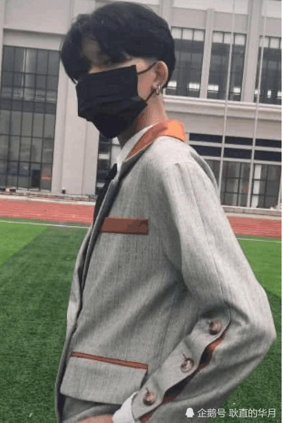 抖音小哥哥一直戴着口罩居然是个惊人的秘密,网友:上帝是公平的