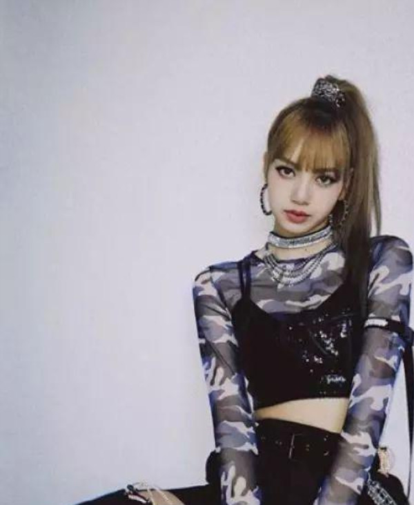 blackpink-lisa最新街头风穿搭造型演艺帅气舞蹈