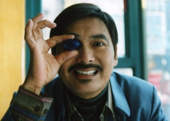 他被称为香港之子,被迫进入演艺圈,出道43年成10亿人的男神