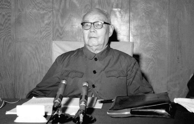 他建议将办公地方放在中南海,为何主席提出反