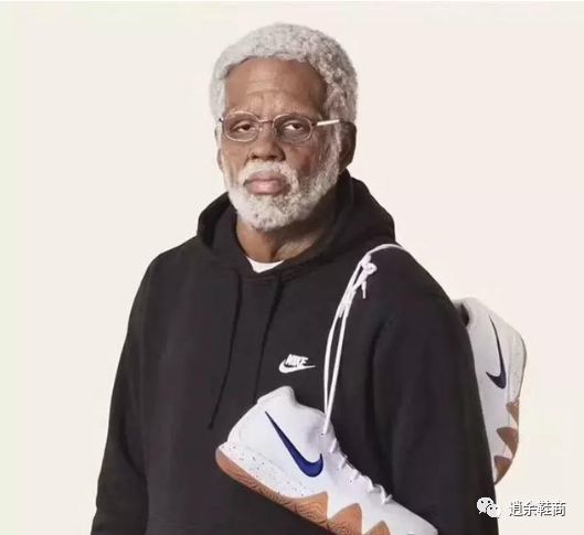 你舍不得实战的白色球鞋,不是我不想打球,只是我不想弄脏我的鞋