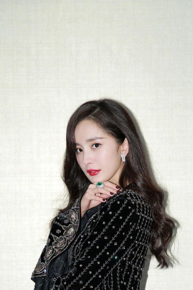 你的发际线后移了吗?杨幂教你这种神奇操作!