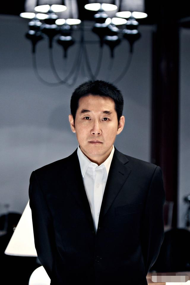 总经理,去过北京的朋友可能会知道,燕莎桥附近有一家昆仑饭店鹤立鸡群